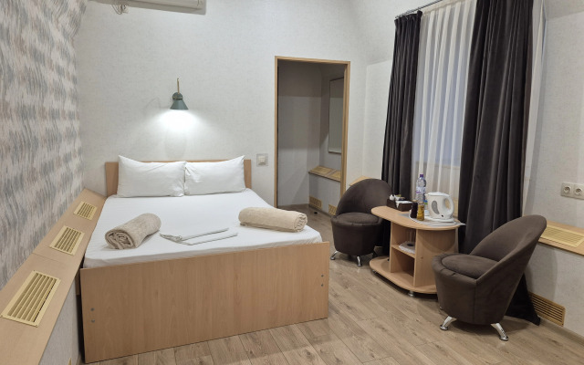 Emigrant Hotel