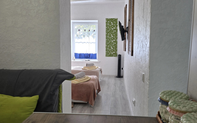 Квартира с собственным двориком в парке Цветник