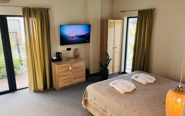 Little Palm Hotel