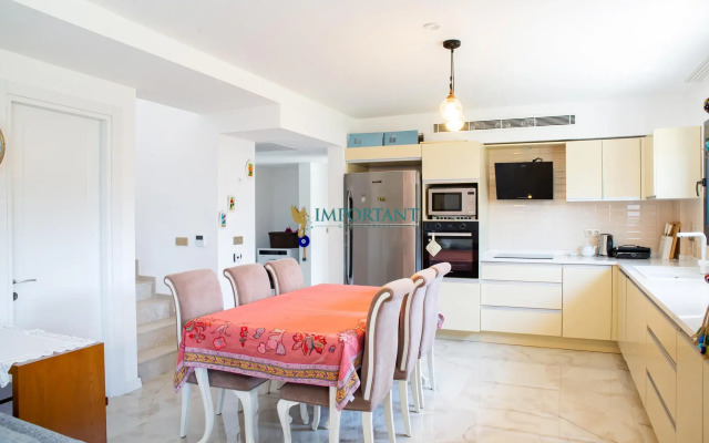 BD498-Gümüşlükte 4 Odalı Özel Havuzlu Villa