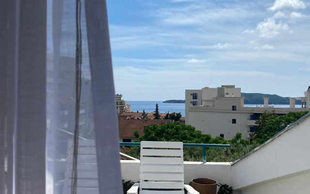 Coastal Two Bedroom Comfort Apartments