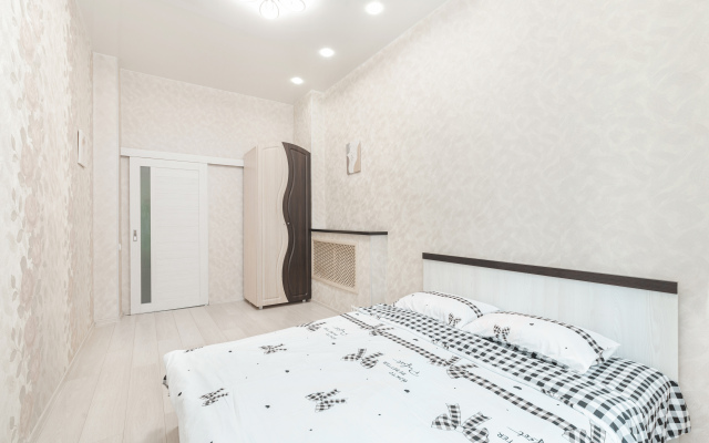 Novye v tsentre na ploshchadi Pobedy Apartments