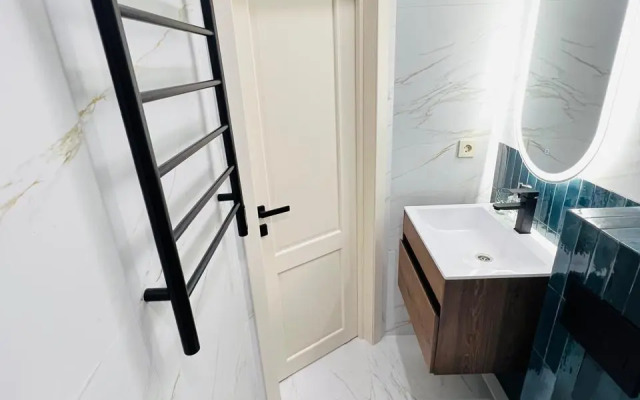 S Balkonom I Basseynom Na Territorii Apartments