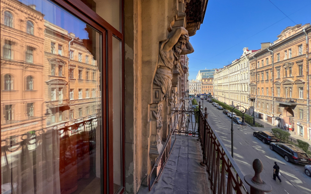 Апартаменты с балконом в самом центре города