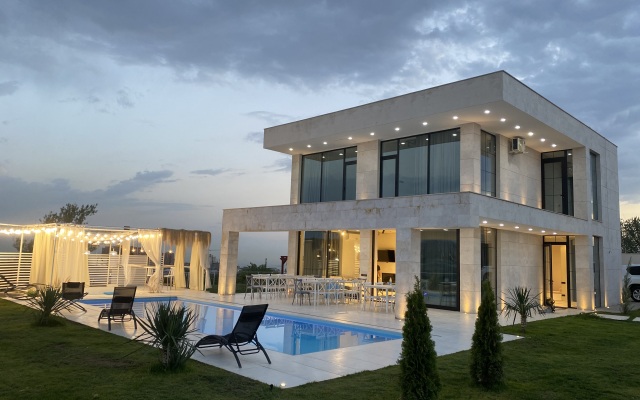 White House Yerevan Hotel