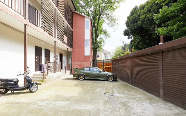 Na Krasnoy 27 Flat
