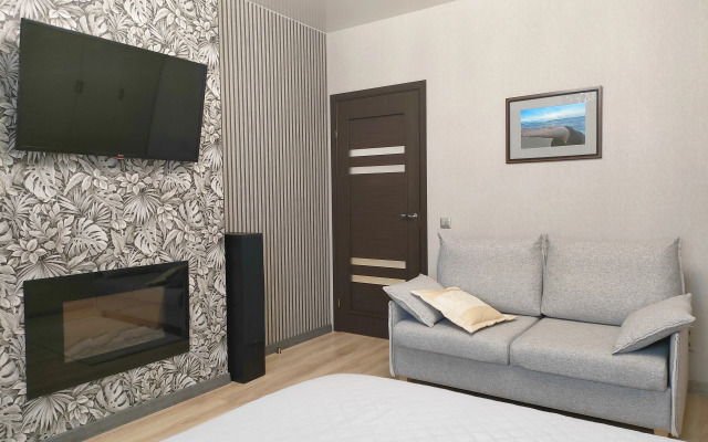 Ryadom S Parkom I Morem Flat