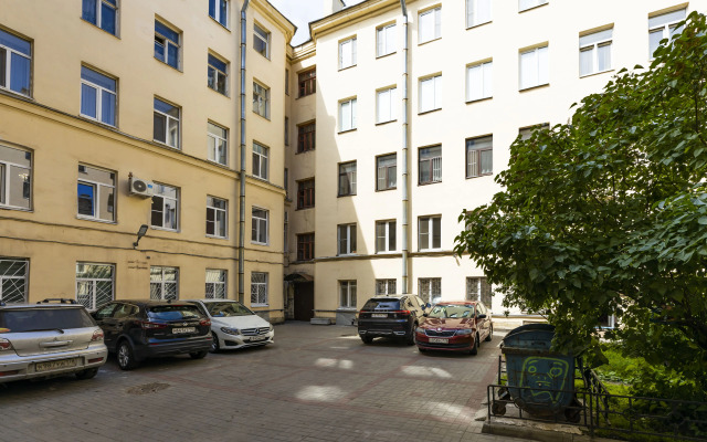 S Kaminom U Isaakievskogo Sobora Apartments
