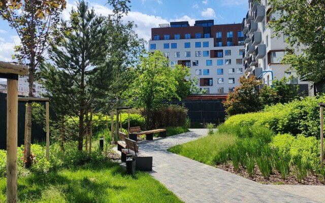 Студия у Метро Космонавтов