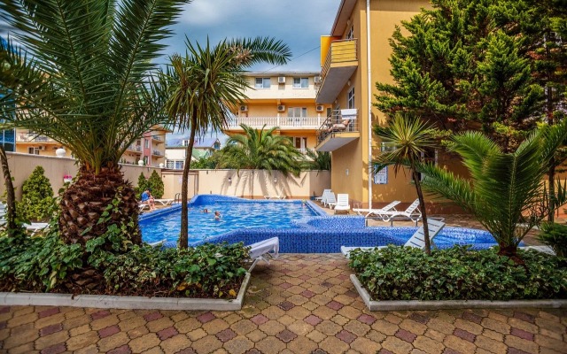 U Morya S Basseinom V ZhK Solnechnyij Apr42 Apartments