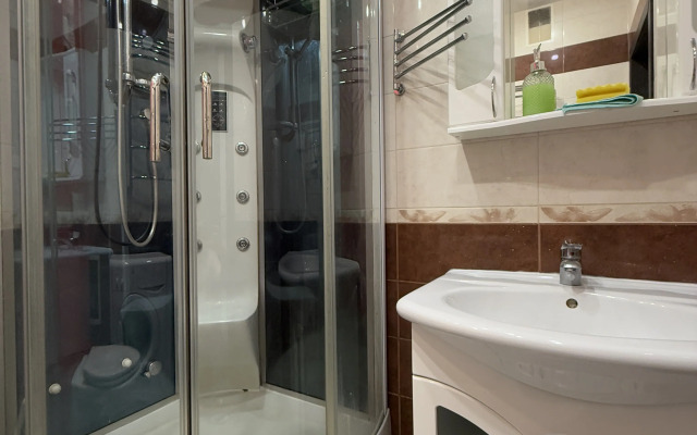 Tut Khorosho Na Surikova 53a 4 Flat