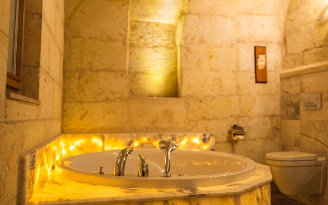 Solo Cave Suites Hotel
