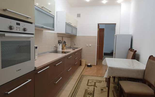 Trekhkomnatnye S Shikarnym Vidom Na Bayterek 251 Apartments
