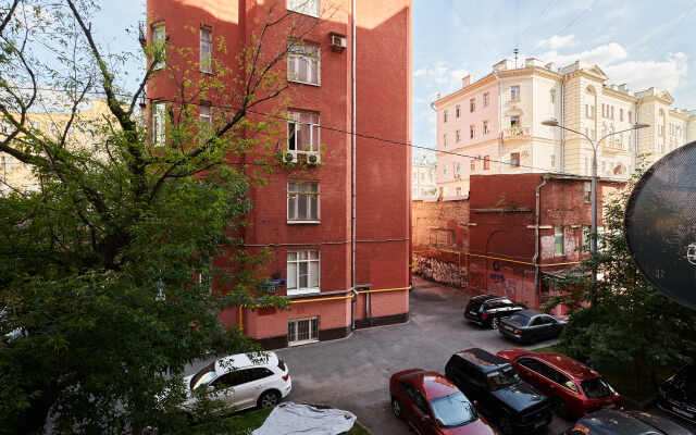 GM Stilnye I Prostornye Chetyrekhkomnatnye Na Myasnitskoy Apartaments