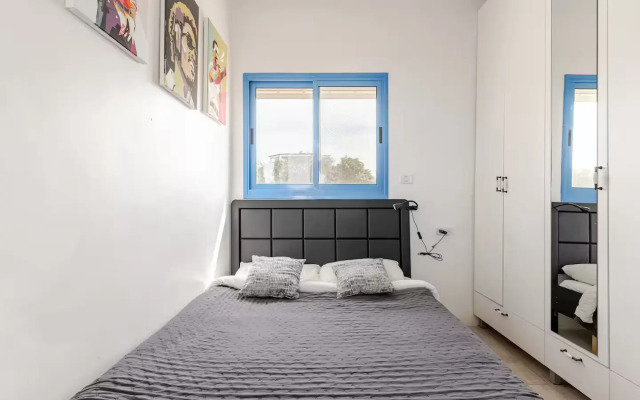 GW932 Gugel Waves Amazing Seaview Flat