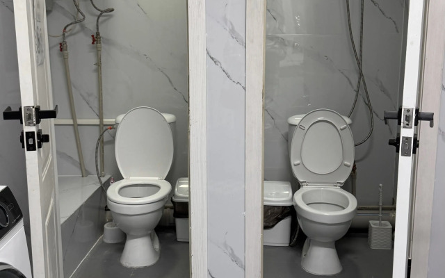 Luchshiy  Na Zhandosova Hostel
