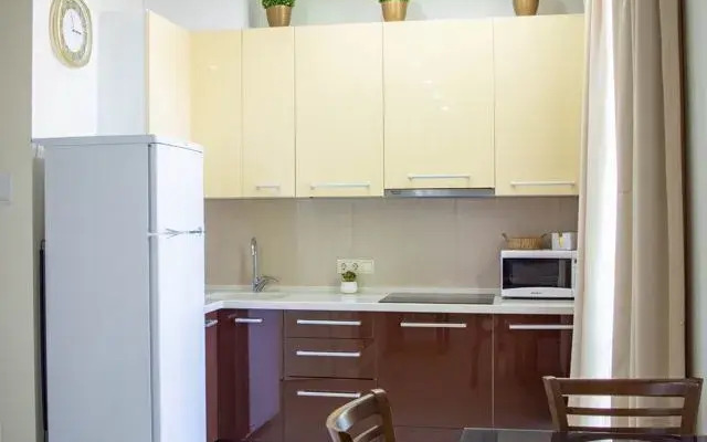 Na Tavricheskoy 7k3 Apartments