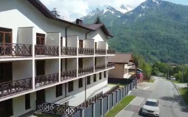 Apartamenty So spal'nej Gory Bassejn i sauna v  Centre Krasnoj Polany  Zit' v Gorah