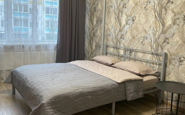 V Tsentre Goroda V 4-M Mikrorayone Flat