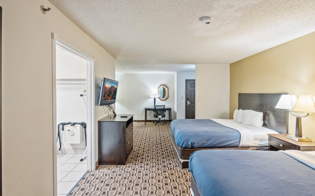 Отель Coratel Plus Suites Wichita West Airport