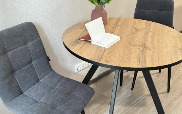 Studiya V Teplykh Ottenkakh Flat