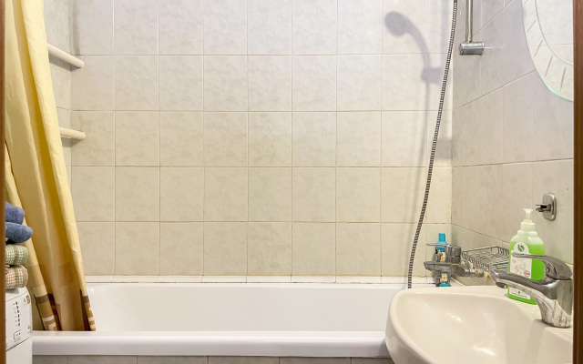 Dvukhkomnatnaya Ryadom S Ekspotsentrom Flat