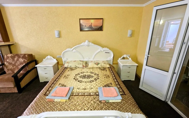 Апартаменты Феодосийский залив однокомнатная студия в цоколе