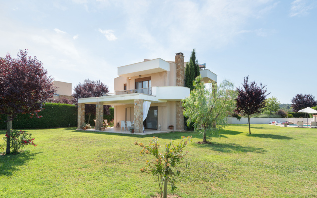 Belus Luxury Sani Villa