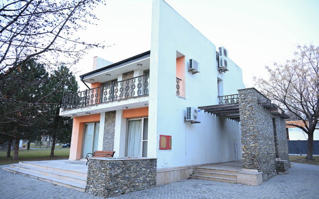 Arena Sheki Hotel