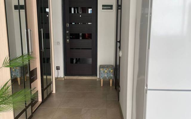 Апартаменты с современным ремонтом и панорамными окнами