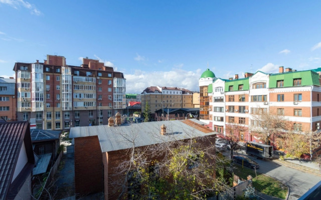 Mini-studija s Panoramnym Oknom i Parkovkoj Apartment