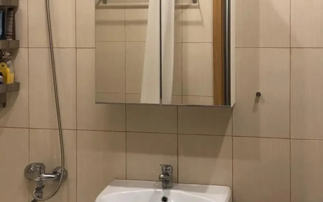 S Konditsionerom i Kaminom na Leninskom Prospekte 2+1 Flat