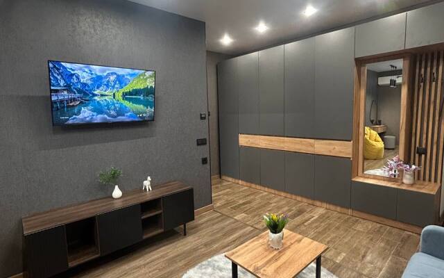 Uyutnaya Dizaynerskaya Kvartira Flat