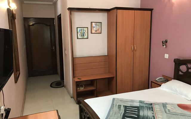D R International Hotel