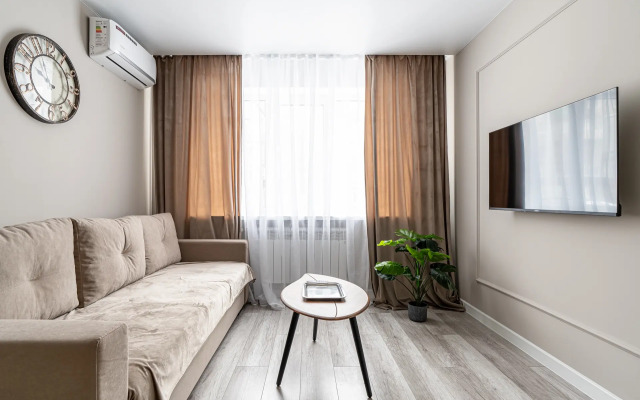 U Naberezhnoy Ozera Kaban Flat