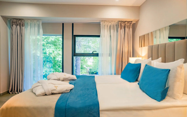 Mirror Family Hotel