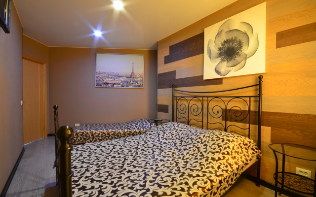 Na Naberezhnoy Na 9 Chelovek Flat