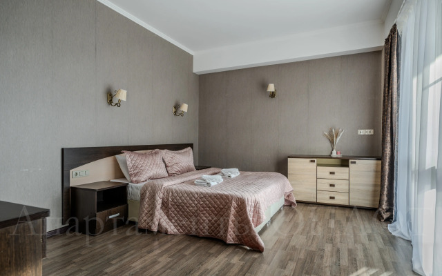 Oplot - Vidovye s odnoj spal'nej i balkonom 4 Apartments