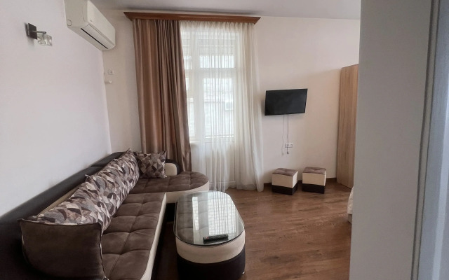 Apartment In North Avenu Apartments