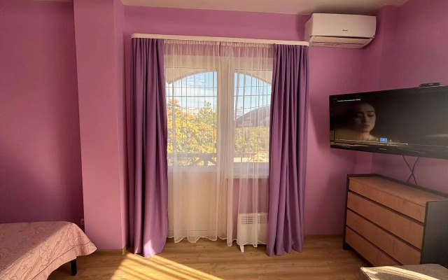 Апартаменты Уютная студия возле моря