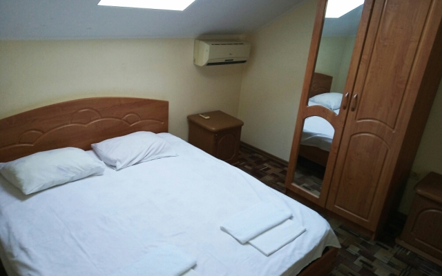 Uyut na Dekabristov Guest House