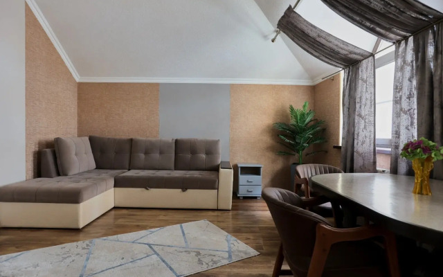 Квартира с двумя раздельными кроватями и диваном