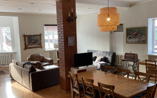 Zamok U Khudozhnika Guest House