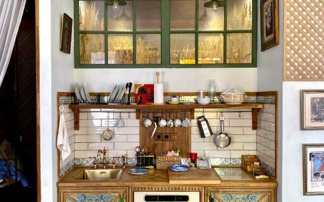 Апартаменты Дом с витражом