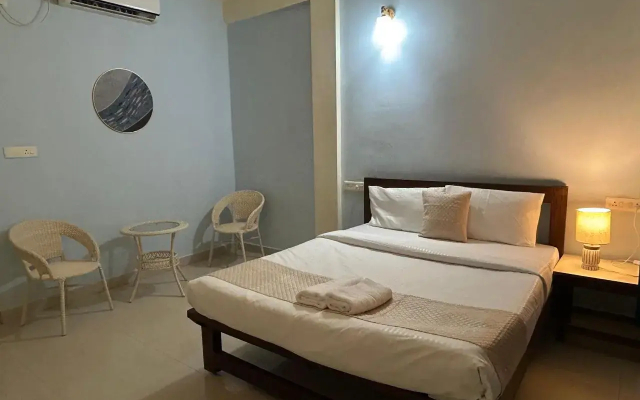 Отель Aqua Wave by YogiTree