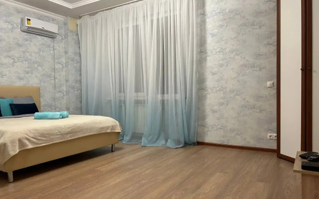 Trekhkomnatnaya S Pryamym Vidom Na More Flat