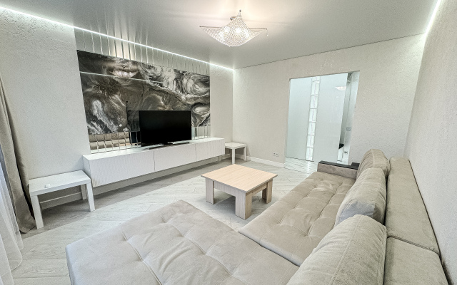 Na Chkalova Posle Remonta, 2 Komnaty: Gostinaya i Spalnya Apartments
