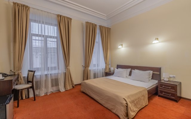 Solo in Nevsky Prospect Guest house