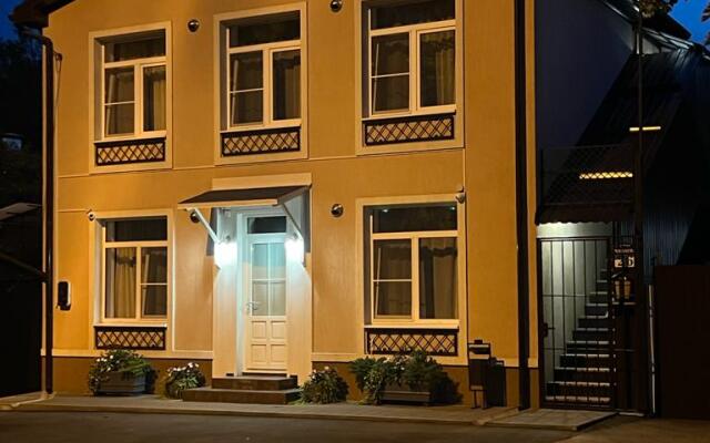 Luch Solntsa Zolotogo Apartments