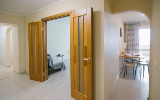 Апартаменты Большая двухкомнатная квартира напротив ДВГУПС